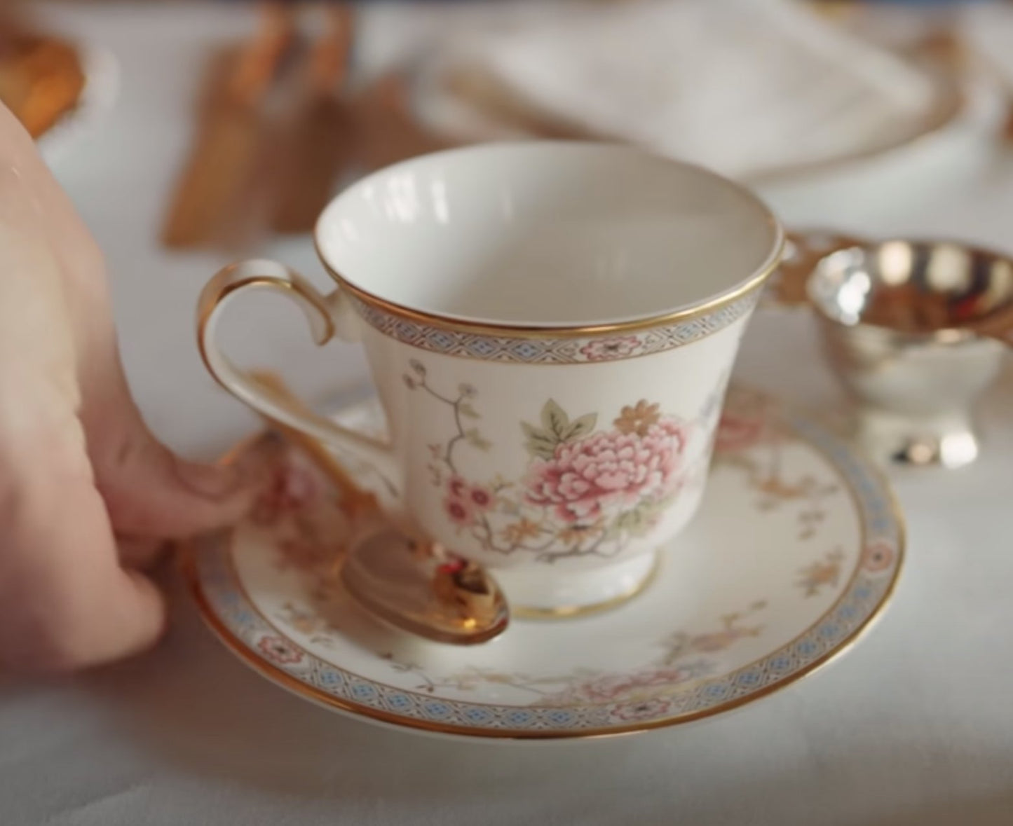 Royal Doulton Canton Queen Tea Set Platinum Jubilee - Queen Elizabeth & Paddington Bear