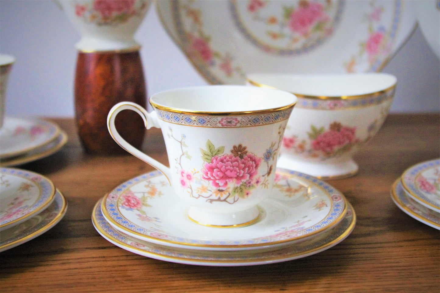 Royal Doulton Canton Queen Tea Set Platinum Jubilee - Queen Elizabeth & Paddington Bear